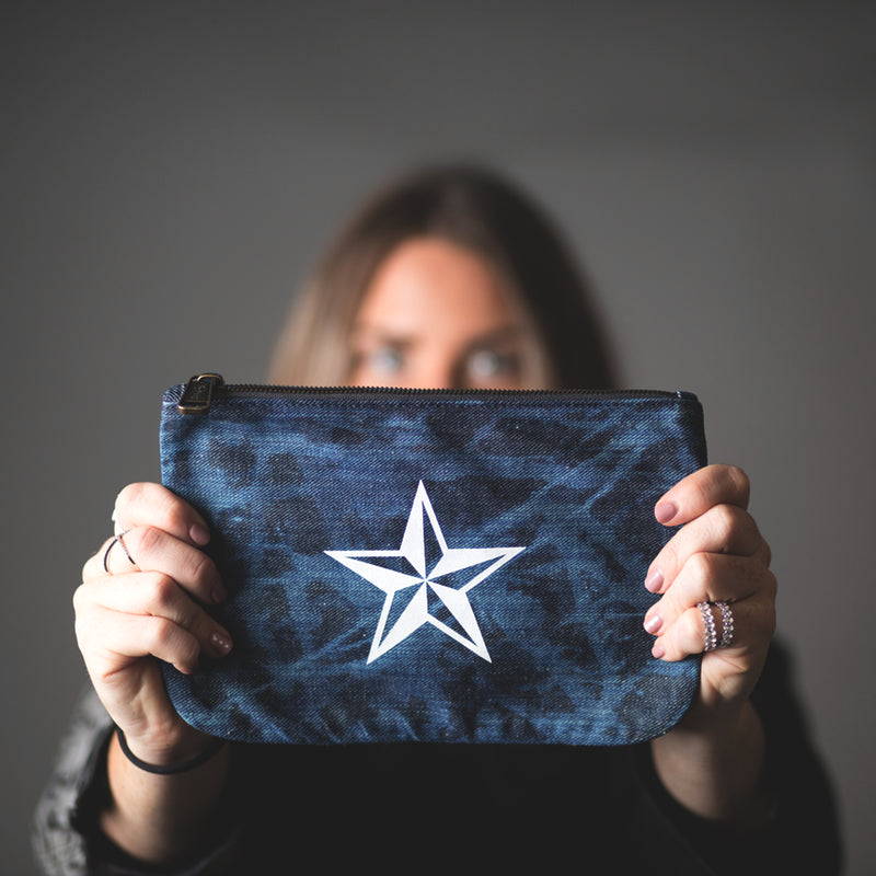 MACKENZIE83 NAUTICAL STAR DISTRESSED BLEECHED DENIM CLUTCH