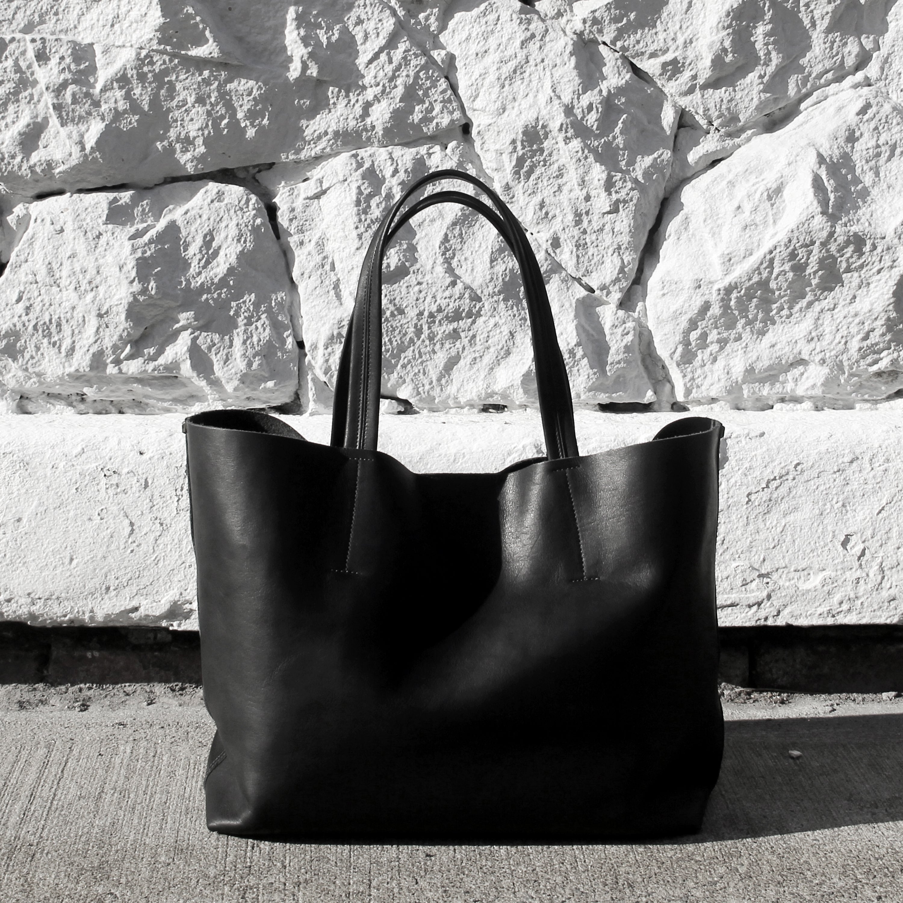 CMACK TOTE - Black Veg – MacKenzie83