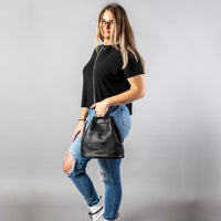 MACKENZIE83 EMACK BUCKET CONVERTIBLE HANDBAG BLACK LUX AMERICAN BUFFALO LEATHER