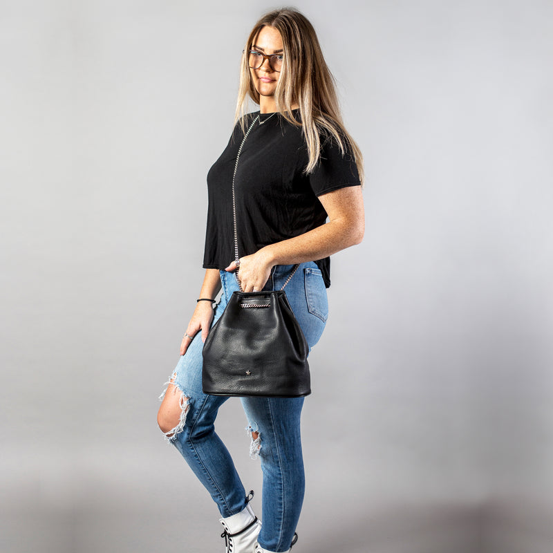 MACKENZIE83 EMACK BUCKET CONVERTIBLE HANDBAG BLACK LUX AMERICAN BUFFALO LEATHER