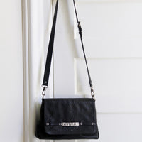 MACKENZIE83 CROSSBODY HANDBAG BLACK AMERICAN SNAKE EFFECT VEGETABLE TANNED LEATHER